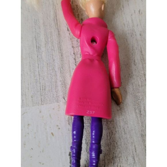 McDonald's Barbie pink robe Mattel 2016 toy figure - Picture 5 of 7